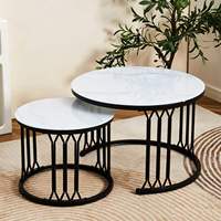 Ensemble de tables d'appoint modernes et épurées avec plateau en marbre, tables basses gigognes en métal doré pour salon et mobilier de maison