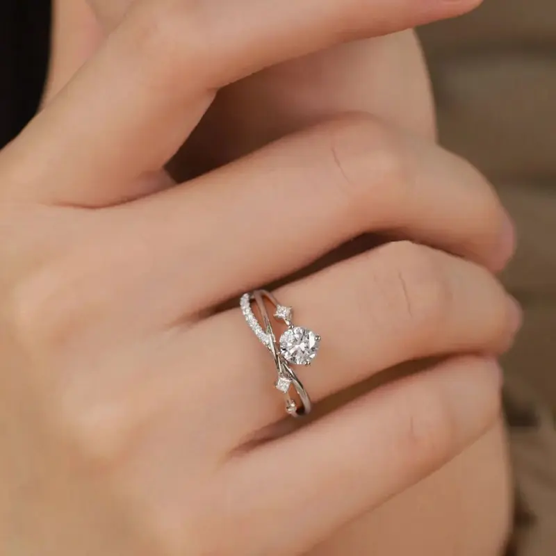 แหวนเพชรประดับรูปกากบาท2023แฟชั่นอินเทรนด์ใหม่ฝรั่งเศสสำหรับผู้หญิงสง่างามแหวนแต่งงาน