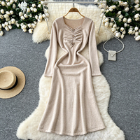 Robe décontractée pour femme, coupe trapèze, en maille, manches longues, col carré, froncée, boutons décoratifs, longueur mi-longue, élégante, pour le quotidien