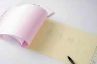 Formulaires de reçus et de factures personnalisés haute performance imprimés sur papier autocopiant NCR