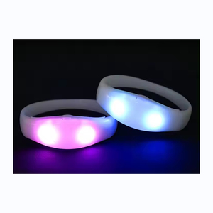 La Lueur Colorée Bracelets Lumineux Portatifs Légers Accessoires Bâtons Pour Le Concert De