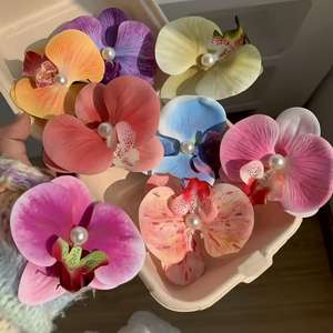 Nuevas Pinzas <span class=keywords><strong>para</strong></span> <span class=keywords><strong>el</strong></span> Cabello con Flores de Phalaenopsis Simuladas <span class=keywords><strong>en</strong></span> los Bordes que Crean una Atmósfera de Alta Gama. Clips de Pico de Pato - Product Image 3