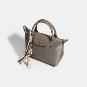 Sac à main bandoulière/porté croisé pour <span class=keywords><strong>femme</strong></span>, collection automne-hiver 2026, style mini, avec pompon, en nylon, fermeture à rabat, tendance et polyvalent, très populaire - Product Image 4