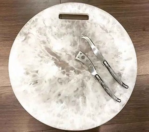 Assiette décorative de luxe moderne, classique, en résine durable, de forme irrégulière, à motif tourbillonnant, polie à la main, personnalisable - Product Image 3