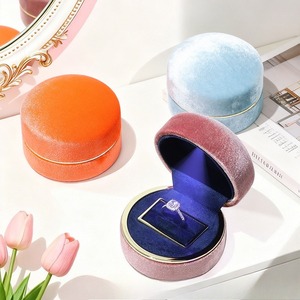 กล่องใส่เครื่องประดับกำมะหยี่คุณภาพสูงแบบกำหนดเอง พร้อมไฟ LED สำหรับแหวน จี้ สร้อยข้อมือ และเครื่องประดับอื่นๆ กล่องบรรจุภัณฑ์อเนกประสงค์ - Product Image 4