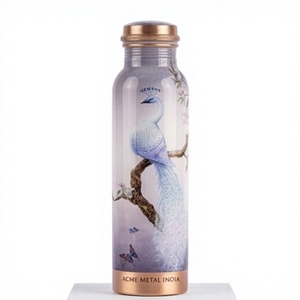 Botella de Agua de Cobre con Estampado de Pavo Real Oriental Artesanal, Diseño Elegante y Ecológico de Primera Calidad, Ideal para Hidratación, Viajes y Hogar - Product Image 1