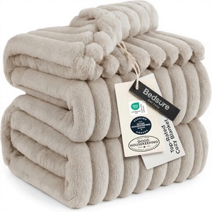 <span class=keywords><strong>Bedsure</strong></span> GentleSoft Leichte Einfarbige Quadratische Gemusterte Gemütliche Weiche Decken Queen-Size für Frauen Niedliche Große Fleece-Überwürfe für Mädchen Beige - Product Image 1