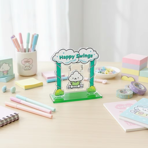 Exhibidor Acrílico Personalizado CCH con Diseño de Anime, Impresión Transparente con Borde Dorado - Product Image 1