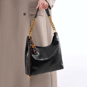 Sac fourre-tout en cuir souple de grande capacité, personnalisé, de qualité supérieure, pour femmes, avec chaîne, sacs à main hobo pour femmes - Product Image 2