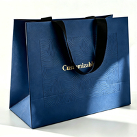 Sac de courses en carton laminé de luxe avec logo personnalisé, réutilisable, noir et blanc, imprimé, avec estampage à chaud doré pour vêtements et chaussures