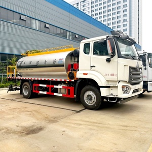 Camion distributeur d'asphalte intelligent Howo 11m³ Euro 2 pour le pavage routier - Product Image 1