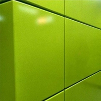 Façade métallique résistante à la corrosion de couleur personnalisée, isolation thermique et insonorisation renforcées, découpe laser 3D, mur-rideau en aluminium