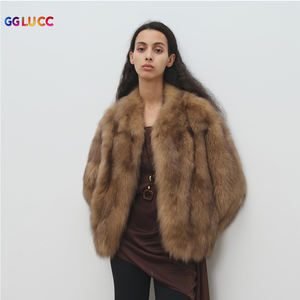 Vente en gros Nouvelle mode Hiver Manteau en fourrure épaisse et chaude pour femmes Manteau en fourrure de renard véritable court - Product Image 3