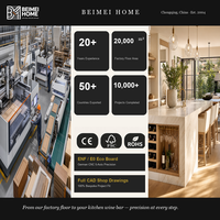 Îlot de cuisine personnalisé avec bar à vin, armoire en chêne blanc massif, rangement intégré pour maison à concept ouvert