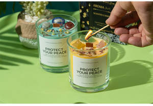 Aromatherapie-Kerzen mit Trockenblumen und Kristallsteinen, Handgefertigte Rauchfreie Duftkerzen, Hochwertige Dekorationsartikel im Großhandel - Product Image 3