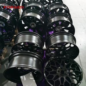 Tapas Flotantes JOVA en Negro Brillante, Tamaño Grande 24x12, Ruedas Forjadas 8x180 para Range Rover - Product Image 5