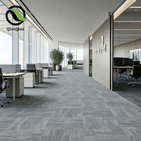 Alfombra Modular Arquitectónica QIANQIAO con Diseño de Panal de Abeja, 50x50cm, Nailon 6 Premium para Proyectos de Interiores de Edificios de Oficinas de Grado A