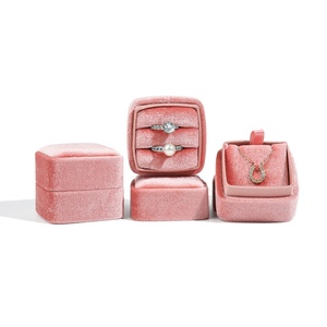 Caja de Joyería de Terciopelo Rosa Cuadrada con Logotipo Personalizado, Caja de Joyería de Terciopelo de Alta Gama Vacía para Anillo Doble o Colgante, Sin Logotipo - Product Image 5