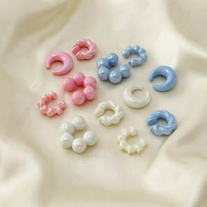 Set di Orecchini a Clip Non Forati Rosa <span class=keywords><strong>Bianco</strong></span> Blu con Perle Lucide in Resina Acrilica per Donne, 4 Pezzi Impilabili - Product Image 4