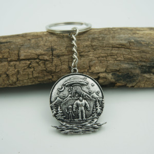 Porte-clés OVNI, Bigfoot, Alien, Soucoupe Volante, Cryptide, Créature, Pendentif, Breloque Mystère Sci-Fi, Cadeau Étrange pour Fan de Théorie du Conspirateur - Product Image 1