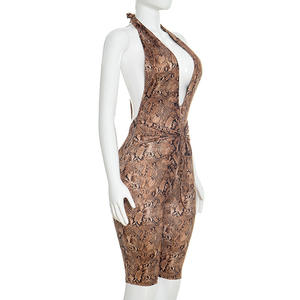 Viviblook D26RP009 Mono elegante de longitud media para mujer con estampado de serpiente, cuello halter en V profundo y espalda descubierta, estilo casual y sexy - Product Image 4