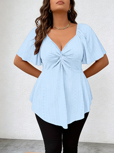 เสื้อเชิ้ต/เสื้อเบลาส์ทรงเปปลัมปักลายฉลุ แขนระบาย คอวี สีฟ้าอ่อน ไซส์พลัสสำหรับผู้หญิง - Product Image 1