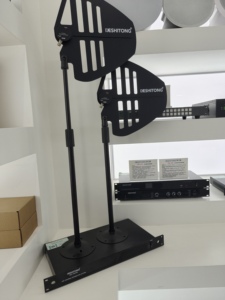 Sistema Distribuidor de Antena UHF Profesional X5 de 4 Canales, 1 Entrada y 5 Salidas, Amplificador de Señal RF para Espectáculos en Vivo - Product Image 3