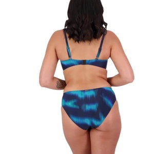 <span class=keywords><strong>Maillot</strong></span> <span class=keywords><strong>de</strong></span> <span class=keywords><strong>bain</strong></span> personnalisé 2026 bleu tie-dye, bikini <span class=keywords><strong>noué</strong></span> sur le devant avec larges bretelles et <span class=keywords><strong>bas</strong></span> taille mi-haute, vêtements <span class=keywords><strong>de</strong></span> plage populaires grande taille pour femmes - Product Image 3