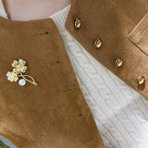 เข็มกลัดดอกไม้สี่กลีบไข่มุกน้ำจืดใหม่ เข็มกลัดดอกไม้คู่ ดีไซน์เก๋ ตกแต่งหน้าอกอย่างมีสไตล์ ดอกไม้ประดับหน้าอกสุดหรู - Product Image 4