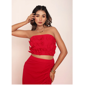 Haut tube rouge vif pour femme, sans bretelles, coupe ajustée, élégant, idéal pour les soirées et sorties estivales - Product Image 1