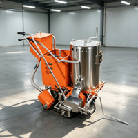 Machine de marquage routier à peinture thermofusible légère et compacte avec système d'auto-nettoyage pour les zones d'accueil d'aéroports