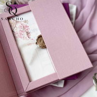 Boîte d'invitation de mariage de luxe en velours rose écologique, personnalisable avec estampage à chaud doré, élégante pour fiançailles, anniversaire, remise de diplôme, fête