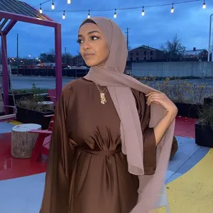 도매 터키 겸손한 두바이 EID 가운 판매 Abaya 온라인 단색 럭셔리 Abaya 여성 이슬람 드레스 새틴 실크 폐쇄 Abaya