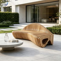 Banc d'attente moderne en bois massif, durable et confortable, avec assise incurvée pour hôpital, hôtel, centre commercial, bureau