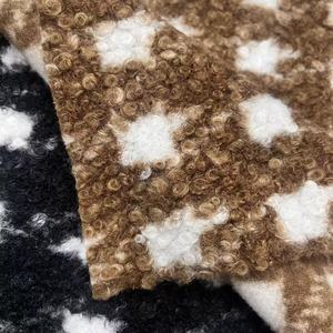 Tissu 100% Polyester Brossé Imprimé Écologique Résistant à l'Abrasion 340-350GSM Largeur 150cm Marron Blanc <span class=keywords><strong>Peluche</strong></span> - Product Image 5