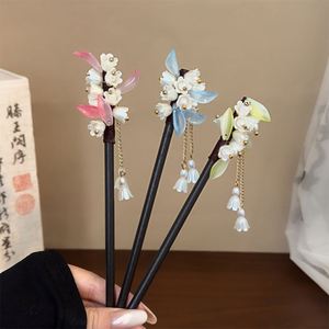 กิ๊บติดผมไม้สไตล์จีนโบราณลายดอกลิลลี่ออฟเดอะแวลลีย์สำหรับผู้หญิง - Product Image 1