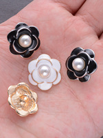 Penjualan laris kancing logam paduan Camellia kancing jahit tangan mutiara tombol pakaian kustom dekoratif untuk Aksesori DIY