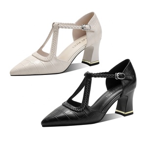Escarpins de luxe pour <span class=keywords><strong>femme</strong></span> à bride en T, effet croco, avec détails tressés et talon carré, personnalisables OEM/ODM, été automne - Product Image 1