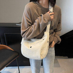 Sac à bandoulière japonais simple de grande capacité, couleur unie, polyvalent, léger, pour les trajets quotidiens et les étudiants - Product Image 3