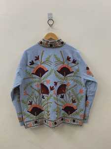 Chaqueta bordada Suzani de terciopelo floral hecha a mano, abrigo bohemio chic, ropa de abrigo étnica de invierno, regalo para ella - Product Image 5