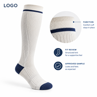 Chaussettes de compression graduées pour mollets, avec tableau de mesure, manchette plus large, bout plat, construction du talon blanc et rouge, échantillon de taille