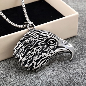 จี้รูปนกอินทรีสแตนเลส สร้อยคอผู้ชาย สไตล์เรโทร จี้รูปสัตว์ขนาดใหญ่ ของขวัญ เครื่องประดับแฟชั่น - Product Image 1