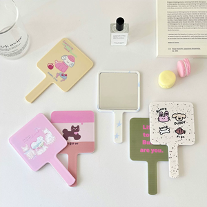 <span class=keywords><strong>Miroir</strong></span> de main coeur pour filles, <span class=keywords><strong>miroir</strong></span> de maquillage original avec dessin animé, <span class=keywords><strong>petit</strong></span> <span class=keywords><strong>miroir</strong></span> de transport portable pour étudiantes dans <span class=keywords><strong>le</strong></span> dortoir des femmes à la maison, vente en gros - Product Image 1