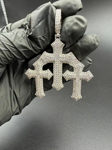 Pendentif triple croix en moissanite glacée, charme hip-hop en argent sterling 925 - Product Image 3