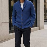 Hochwertige Herren-Strickjacke mit V-Ausschnitt und Knopfleiste in Indigoblau, Fischermuster, OEM ODM Fabrikfertigung
