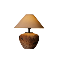 Lampe de table en céramique verte patinée rétro de Jingdezhen avec finition oxydée et abat-jour en lin pour maison rustique