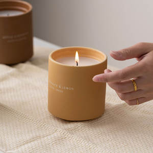 Vela Aromática de Lujo ODIS, Color Oro Rosa, 60% Sándalo y Cera de Soja de Pera, Vela Perfumada al por Mayor de 10 oz para Revender - Product Image 4