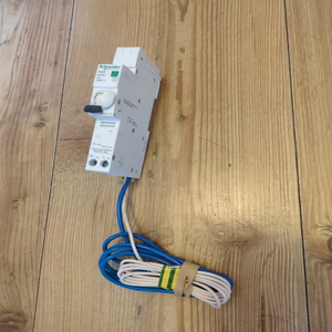 Disjoncteur différentiel (RCD) monophasé <span class=keywords><strong>Resi</strong></span> <span class=keywords><strong>9</strong></span> 10 Type B 30mA 230V, neuf et original, en stock - Product Image 1