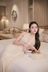 Robe longue plissée en tulle tissé à col en V et dentelle, ornée de fleurs 3D, pour demoiselle d'honneur ou tenue de soirée, élégante, épaules dénudées, décolleté plongeant, vente en gros OEM pour femmes - Product Image 5