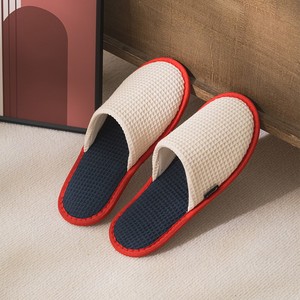Hôtel, hôpital, <span class=keywords><strong>spa</strong></span> de haute qualité Pantoufles jetables confortables et chaudes à rayures corail pour hommes et femmes - Product Image 2